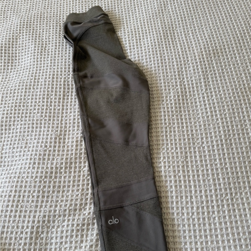 Alo yoga leggings - Picture 4 of 4